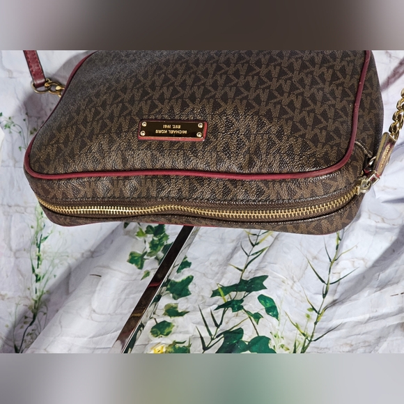 EUC Michael Kors Monogram Crossbody bag - Picture 10 of 12